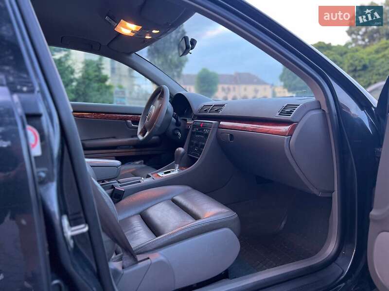 Седан Audi A4 2002 в Жовкве