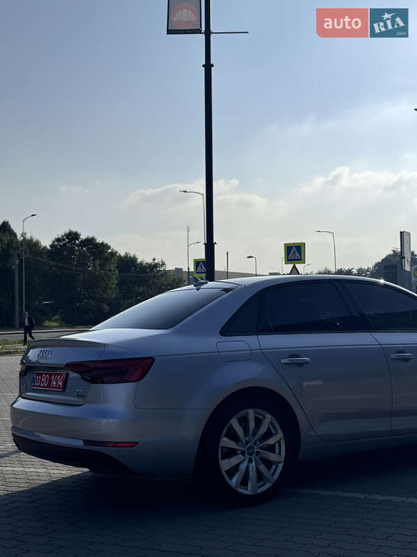 Седан Audi A4 2016 в Львові