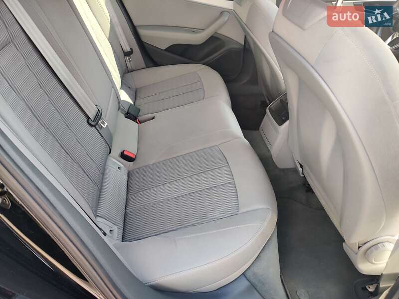 Седан Audi A4 2016 в Киеве