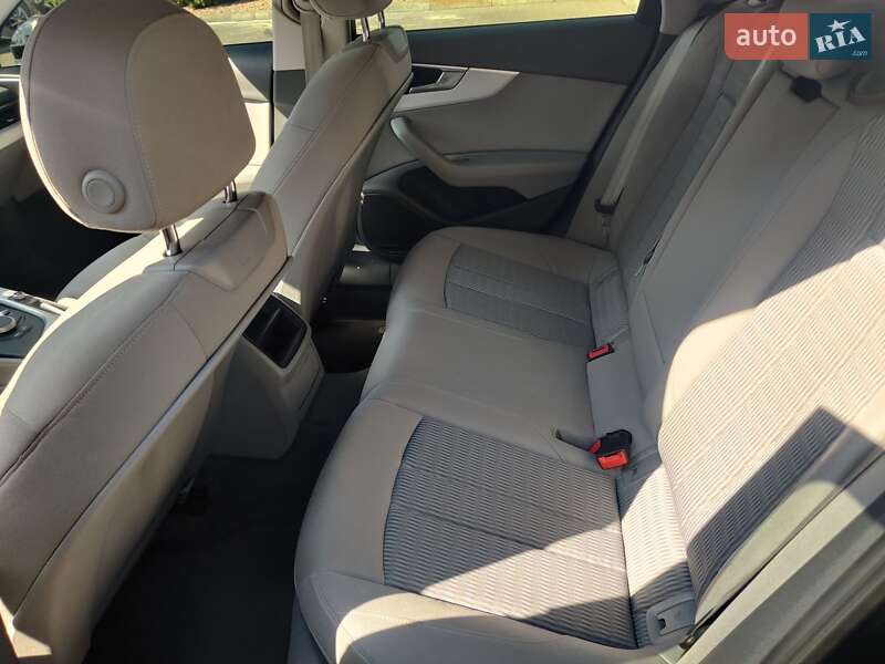 Седан Audi A4 2016 в Киеве