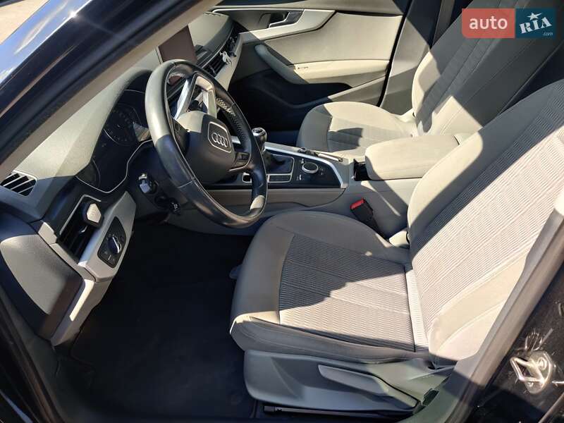 Седан Audi A4 2016 в Киеве