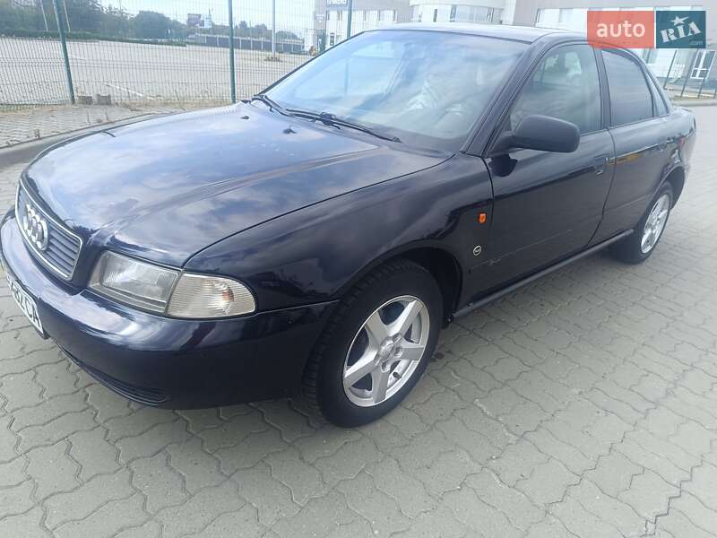 Седан Audi A4 1996 в Яворові