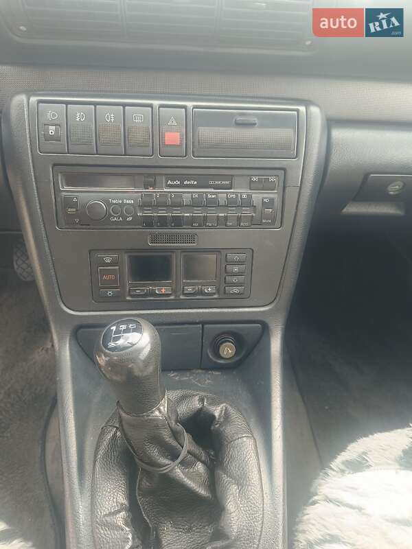 Седан Audi A4 1996 в Яворові