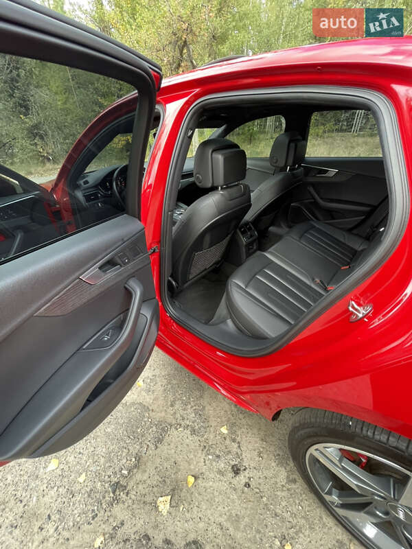 Седан Audi A4 2016 в Днепре