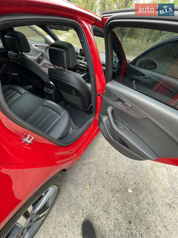 Седан Audi A4 2016 в Днепре