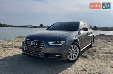 Седан Audi A4 2013 в 
