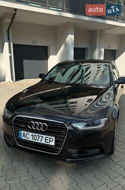 Седан Audi A4 2012 в Луцьку