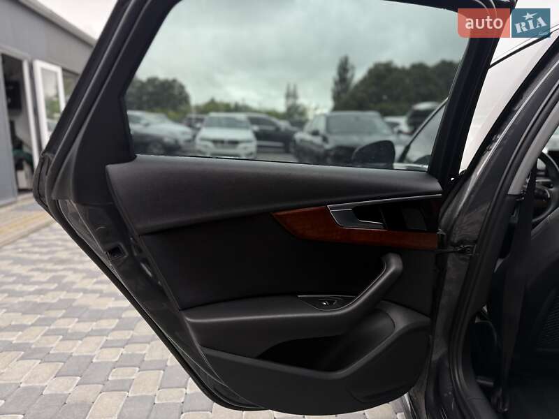 Седан Audi A4 2021 в Львові