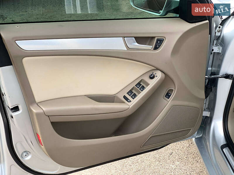 Седан Audi A4 2012 в Виннице