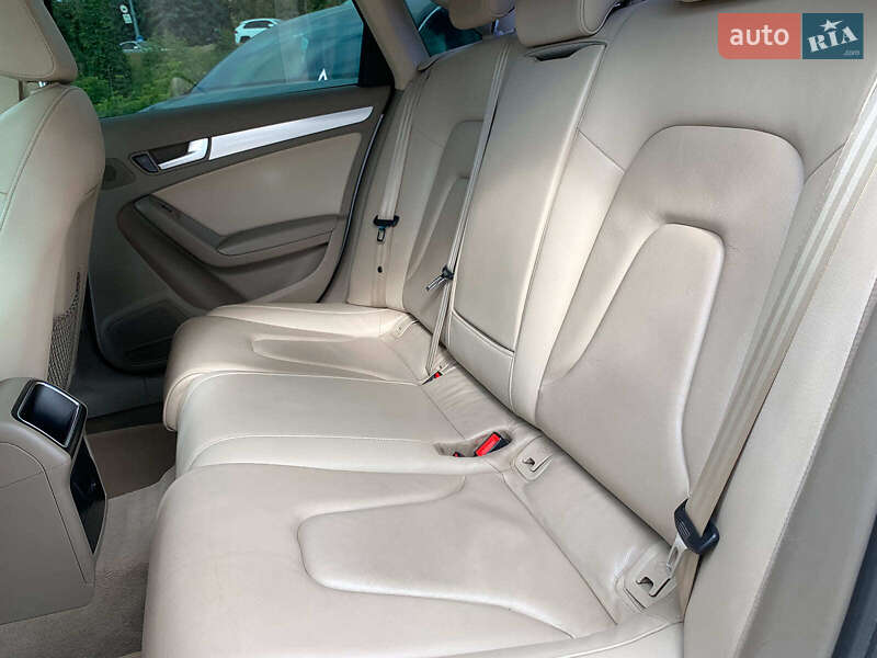 Седан Audi A4 2012 в Виннице