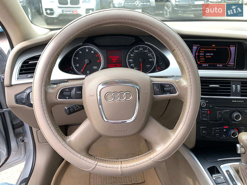 Седан Audi A4 2012 в Виннице