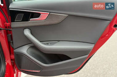 Седан Audi A4 2023 в 