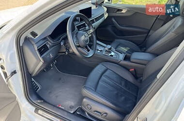 Седан Audi A4 2018 в 
