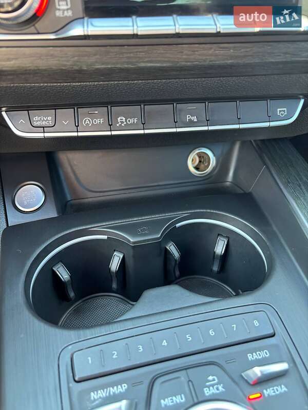 Седан Audi A4 2016 в Киеве