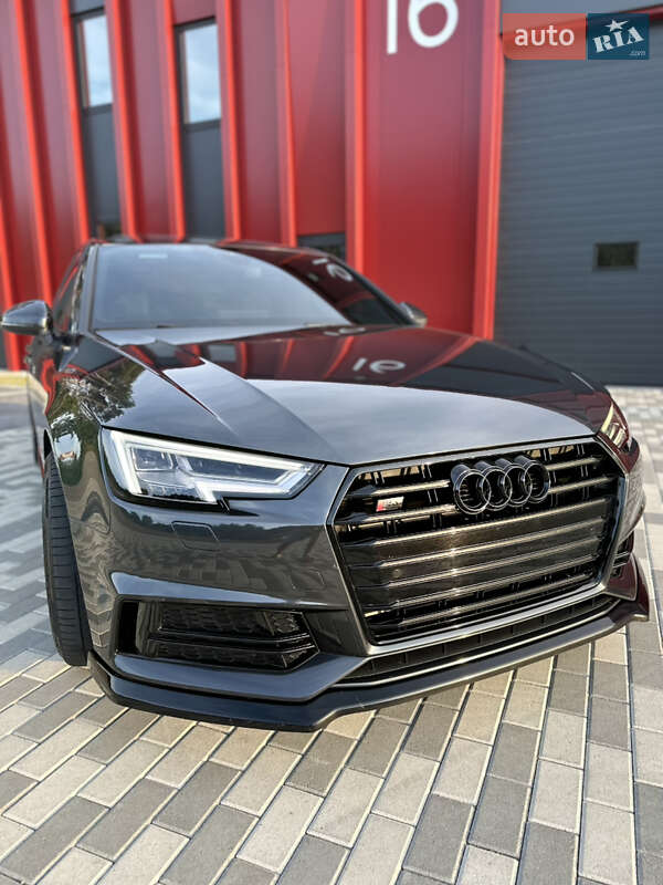 Седан Audi A4 2017 в Львове