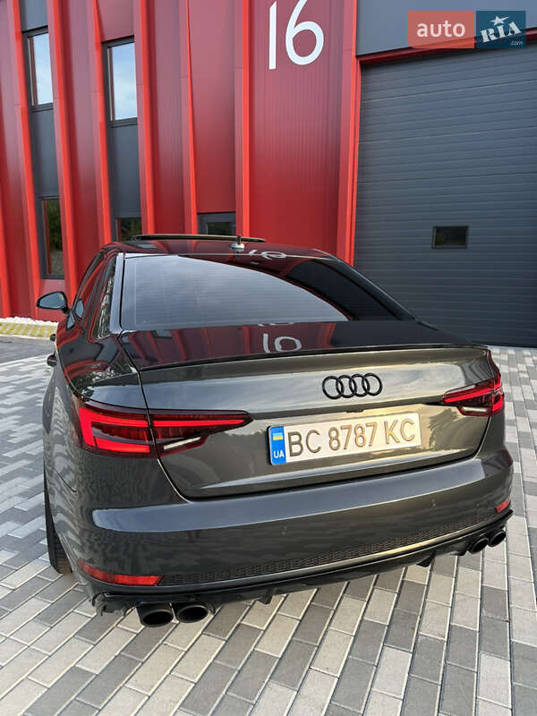 Седан Audi A4 2017 в Львове