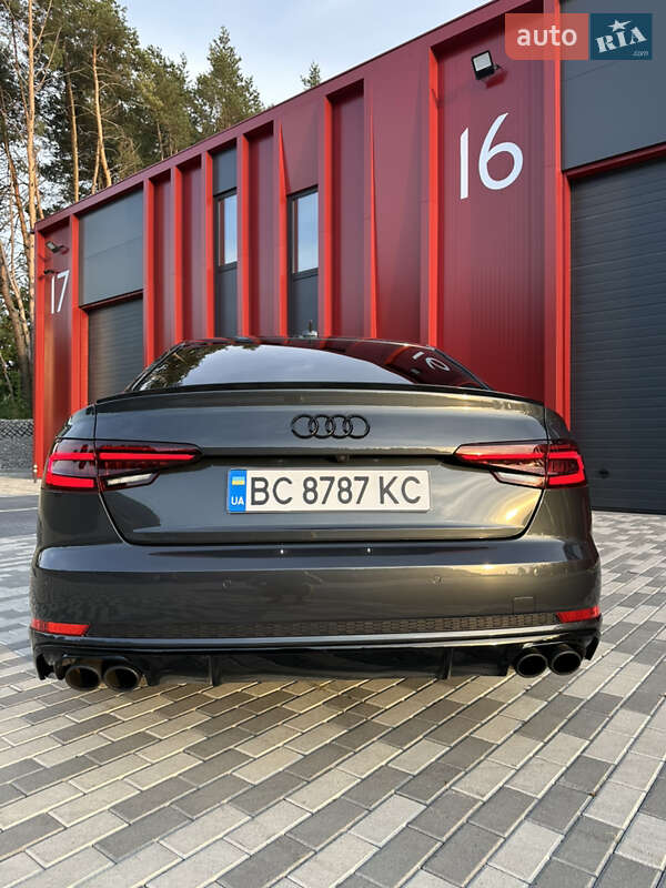 Седан Audi A4 2017 в Львове