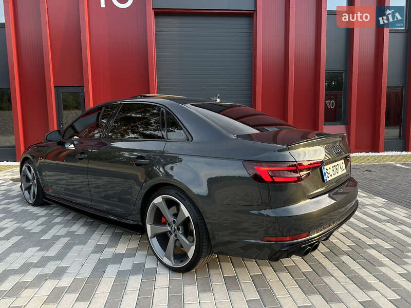 Седан Audi A4 2017 в Львове