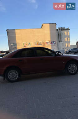 Седан Audi A4 1995 в 