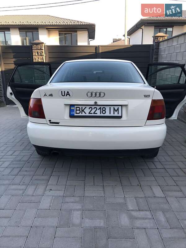 Седан Audi A4 1996 в Ровно