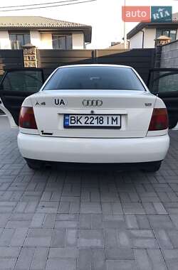 Седан Audi A4 1996 в 