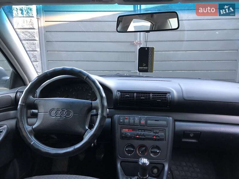 Седан Audi A4 1996 в Ровно
