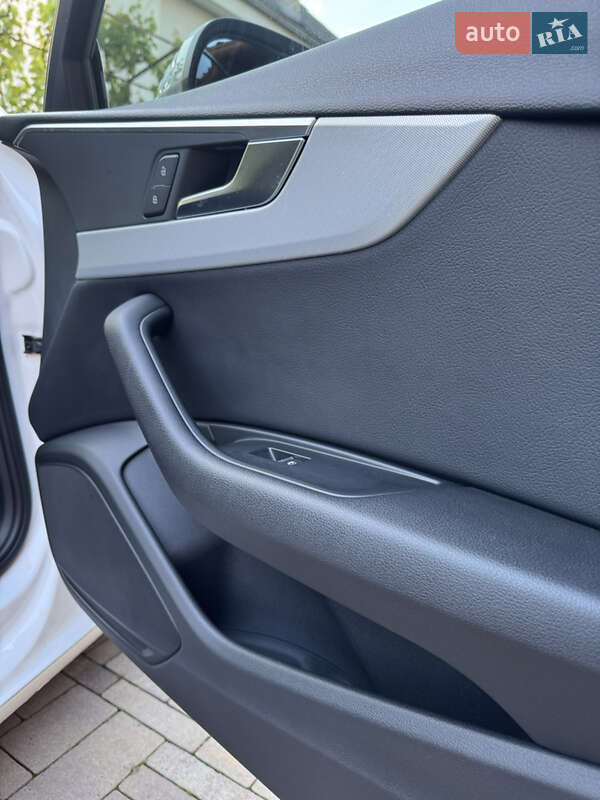 Седан Audi A4 2017 в Виноградове