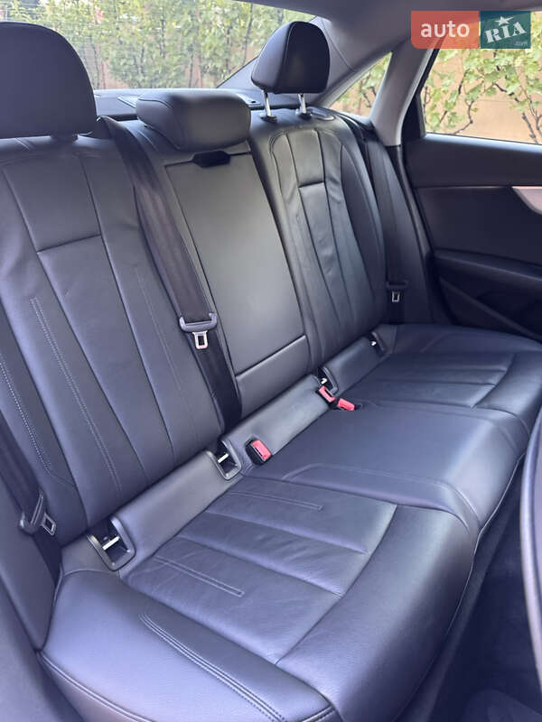 Седан Audi A4 2017 в Виноградове