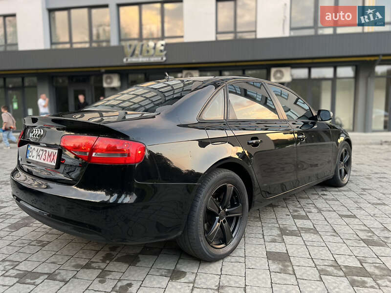 Седан Audi A4 2014 в Новояворовске