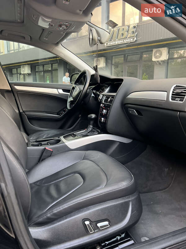 Седан Audi A4 2014 в Новояворовске