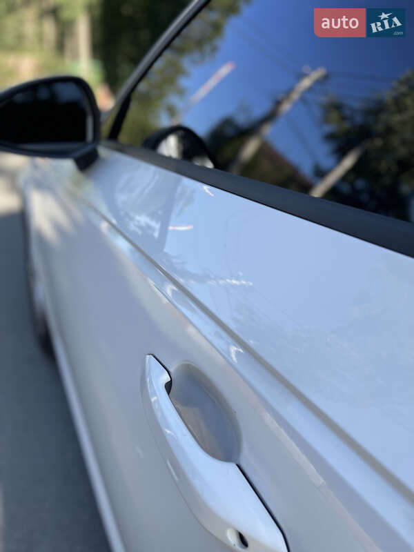 Седан Audi A4 2015 в Ірпені