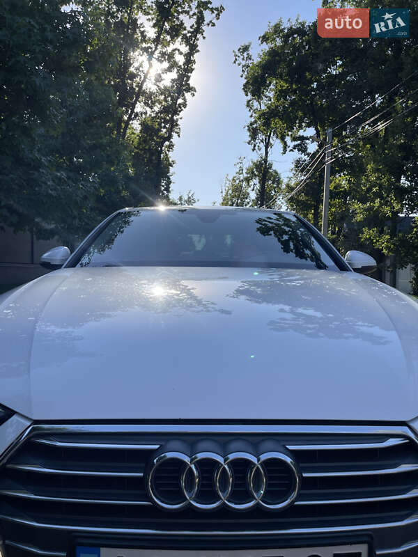 Седан Audi A4 2015 в Ирпене
