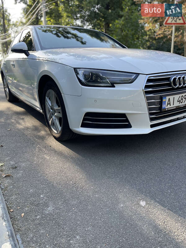 Седан Audi A4 2015 в Ирпене