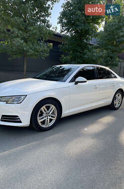 Седан Audi A4 2015 в Ирпене