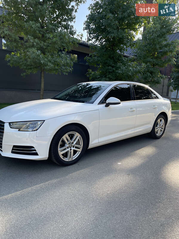 Седан Audi A4 2015 в Ирпене
