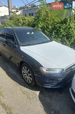 Седан Audi A4 2015 в 