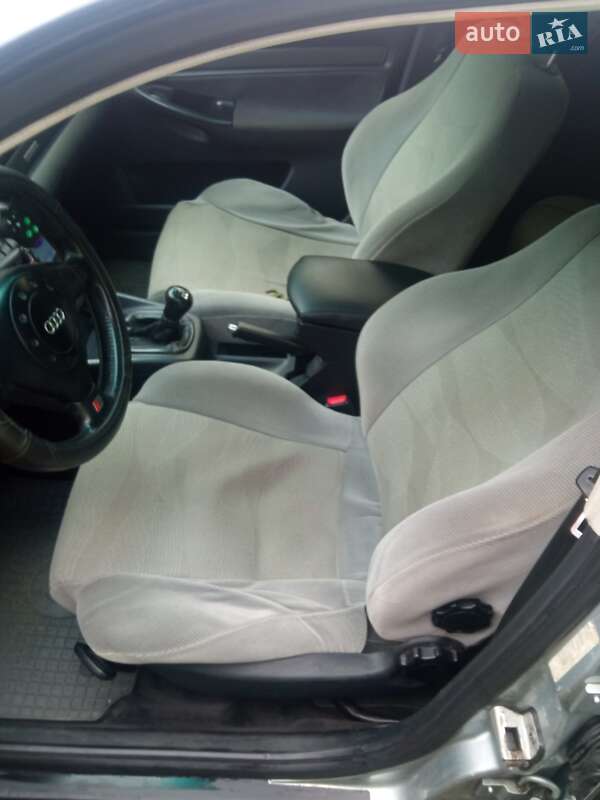 Седан Audi A4 1996 в Овруче