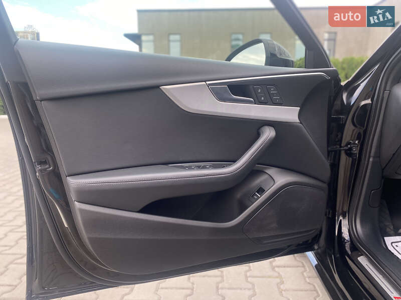 Седан Audi A4 2019 в Луцке