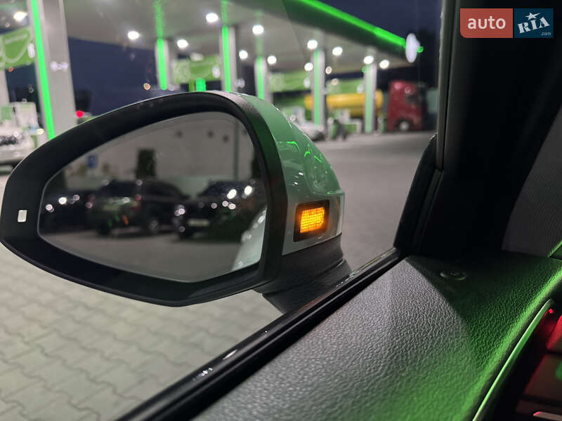 Седан Audi A4 2016 в Киеве