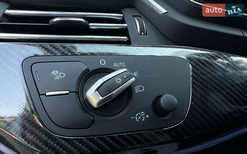 Седан Audi A4 2023 в Львове