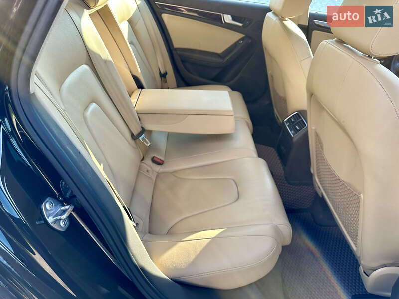 Седан Audi A4 2013 в Львове