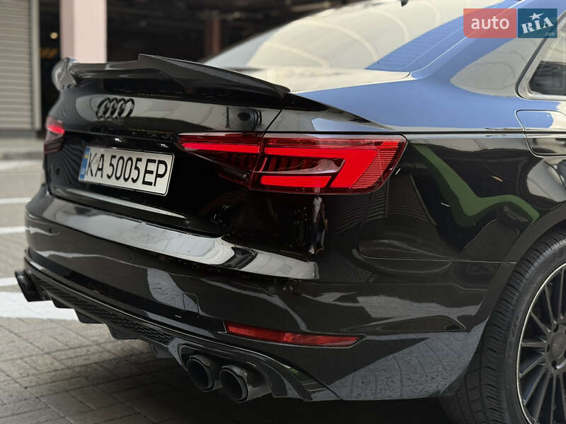 Седан Audi A4 2016 в Киеве