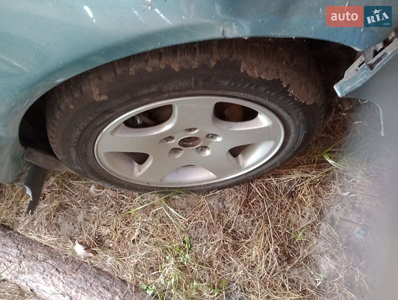 Седан Audi A4 1999 в Березному