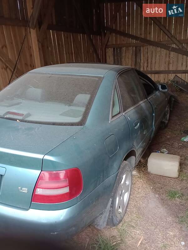 Седан Audi A4 1999 в Березному