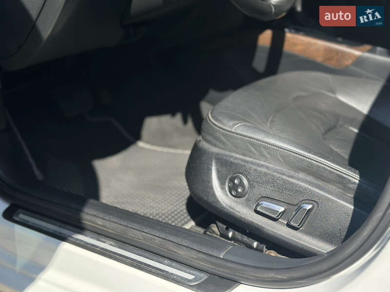 Седан Audi A4 2012 в Одессе
