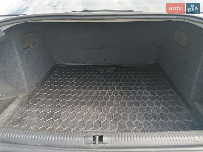 Седан Audi A4 2003 в Саврани фото 11 Седан Audi A4 2003 в Саврани