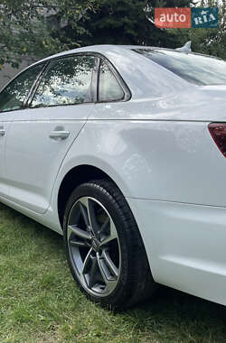 Седан Audi A4 2019 в 