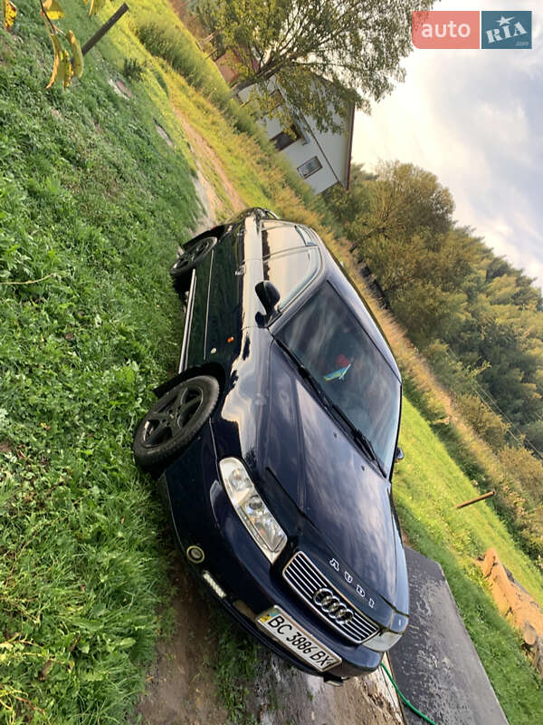 Седан Audi A4 1996 в Стрілках