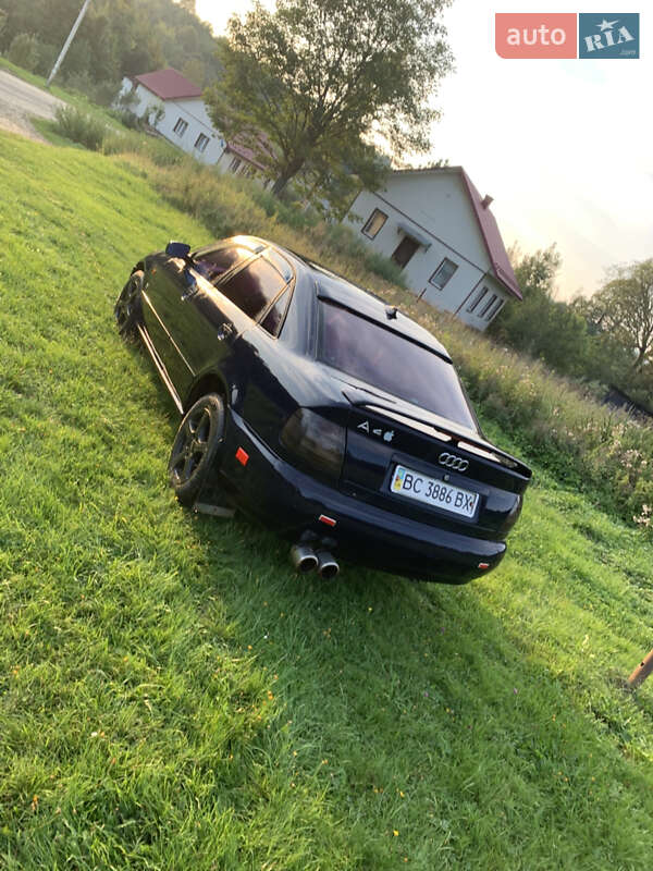 Седан Audi A4 1996 в Стрілках