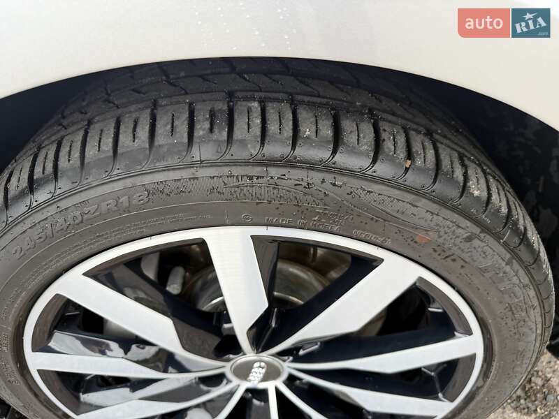 Седан Audi A4 2015 в Львові